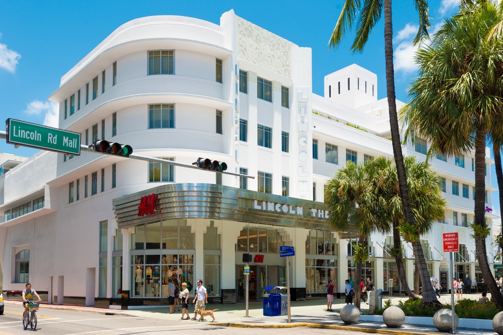 Miami,usa,-,May,20,2014,:,View,Of,The,Lincoln,Road